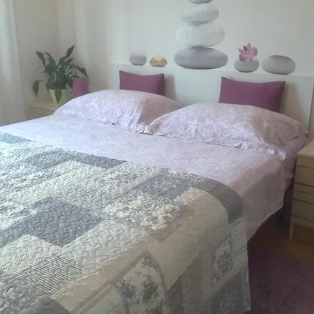 Near Centar For 2+1 At Pula, With Garden And Free Parking * Pola