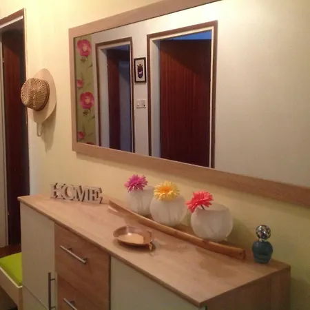 Near Centar For 2+1 At Pula, With Garden And Free Parking * Pula