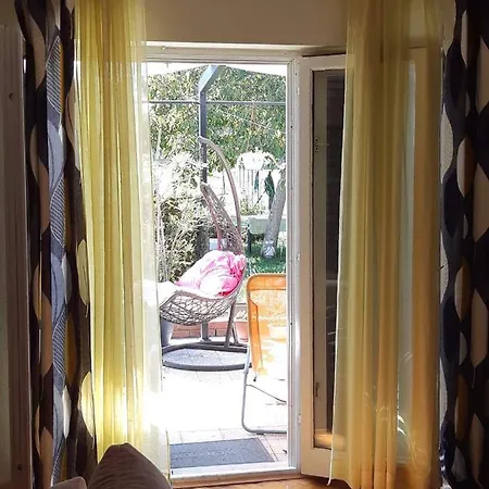 Near Centar For 2+1 At Pula, With Garden And Free Parking Pola