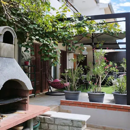 Near Centar For 2+1 At Pula, With Garden And Free Parking Pula