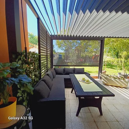 Apartment Near Centar For 2+1 At Pula, With Garden And Free Parking *