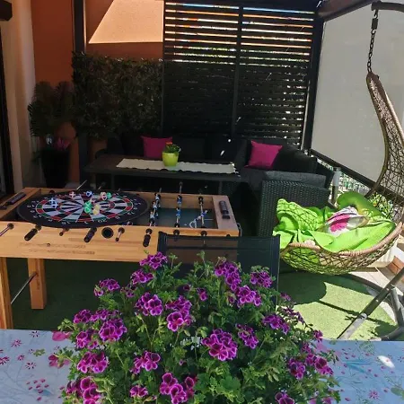 Near Centar For 2+1 At Pula, With Garden And Free Parking Apartmán *