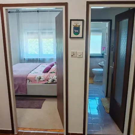 Near Centar For 2+1 At Pula, With Garden And Free Parking * Pula
