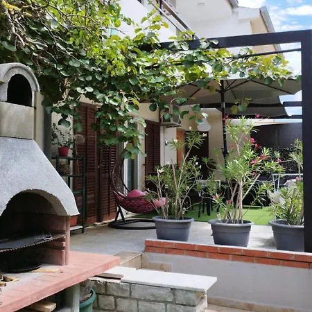 Near Centar For 2+1 At Pula, With Garden And Free Parking Pula
